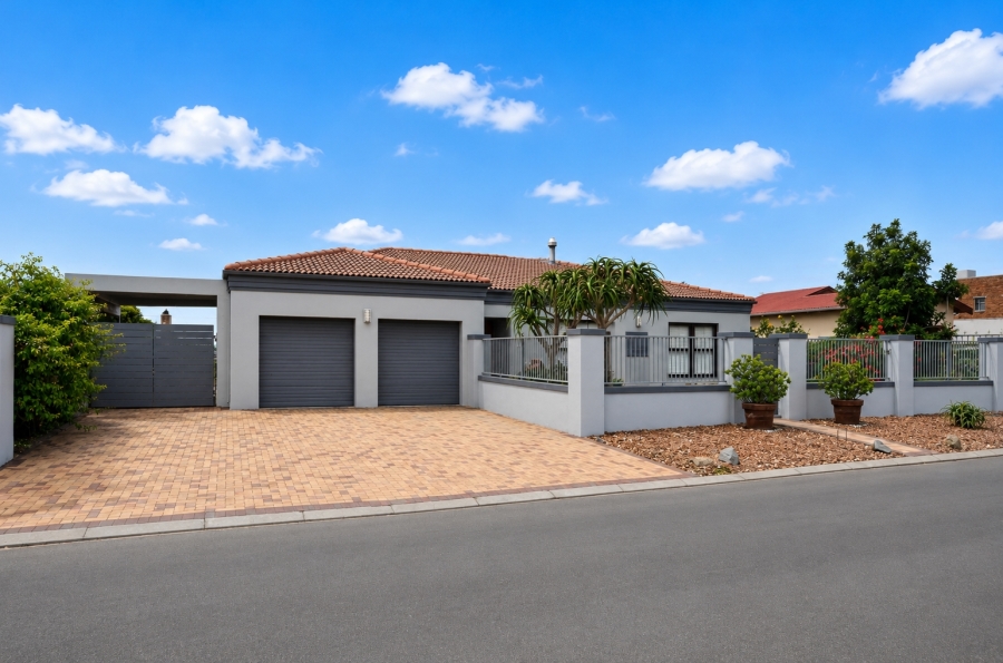 4 Bedroom Property for Sale in Yzerfontein Western Cape